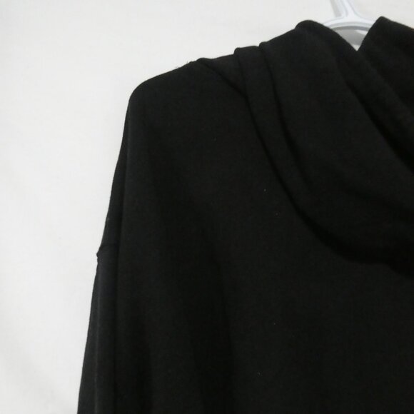 FASHION NOVA | 1X | Black Cropped Hoodie with Butterfly Graphic - Picture 10 of 15